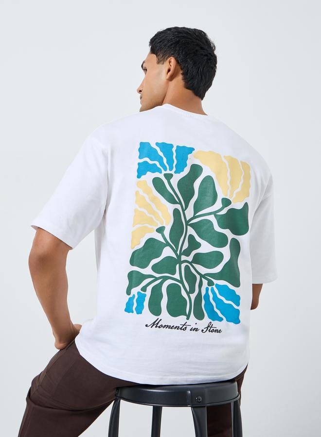 ستايلي تيشيرت واسع بطبعة جرافيك على الظهر - Image 4